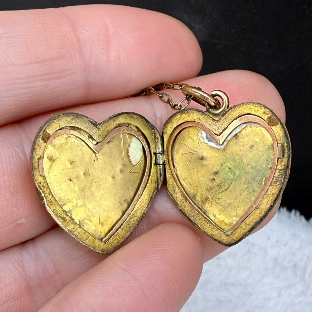 Vintage Heart Locket Necklace Gold Filled Horseshoe Engraved Luck  13in Biting